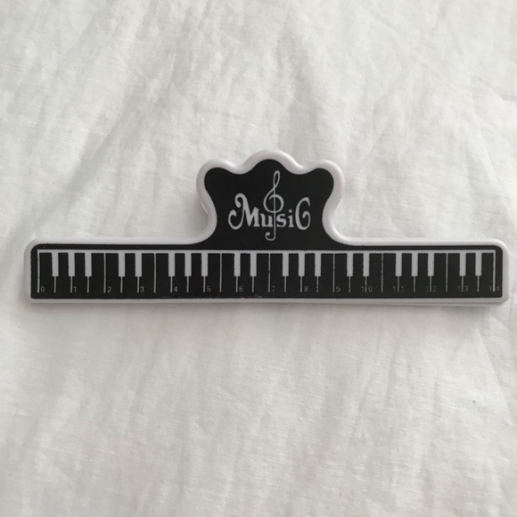 Music Paper Clip Sheet Music Holder On Stand Scales Black White Treble Clef - Picture 2 of 12